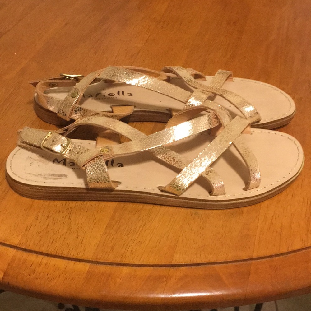 Cute Gold & Wood Flat Sandal…
